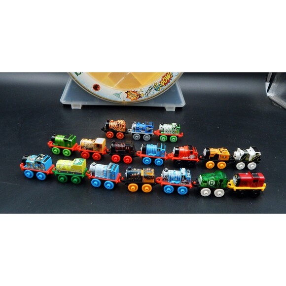 Thomas The Train Minis Super Hero Carrying Case Built In Track Lot 16 Minis Toy - Picture 4 of 11